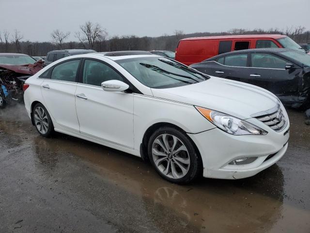 5NPEC4AB3DH645366 - 2013 HYUNDAI SONATA SE WHITE photo 4