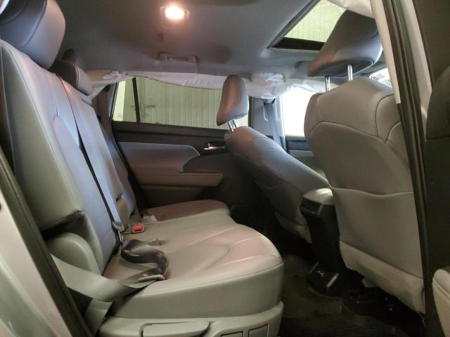 5TDGZRBH5NS568177 - 2022 TOYOTA HIGHLANDER XLE Gümüş foto 11