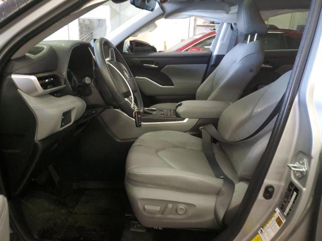 5TDGZRBH5NS568177 - 2022 TOYOTA HIGHLANDER XLE Gümüş foto 7