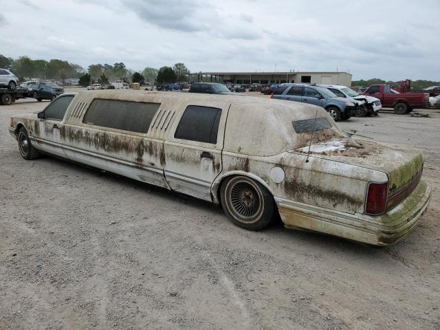 1LNLM81W3NY710601 - 1992 LINCOLN TOWN CAR EXECUTIVE WHITE photo 2