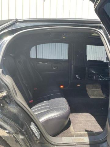 1L1FM81W9XY674477 - 1999 LINCOLN TOWN CAR EXECUTIVE BLACK photo 6