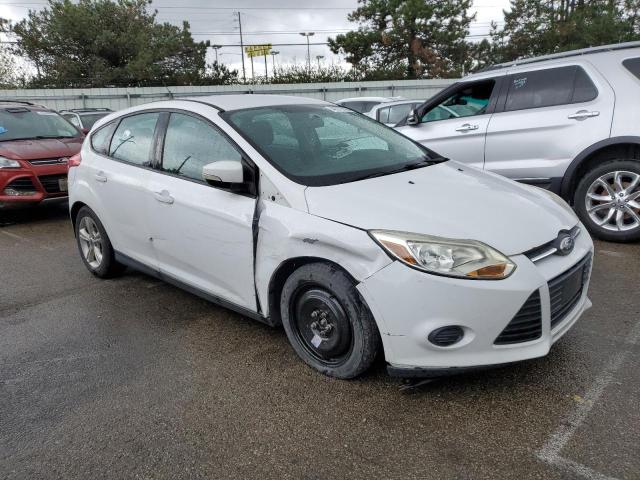 1FADP3K28EL174391 - 2014 FORD FOCUS SE WHITE photo 4