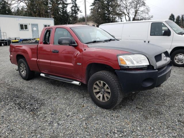 1Z7HC32N56S542846 - 2006 MITSUBISHI RAIDER DUROCROSS RED photo 4