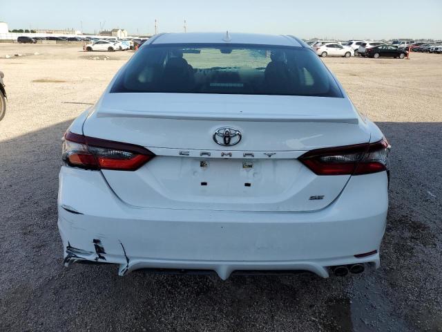 4T1G11AKXPU723502 - 2023 TOYOTA CAMRY SE NIGHT SHADE WHITE photo 6