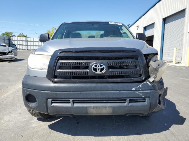 5TFRM5F1XCX041899 - 2012 TOYOTA TUNDRA DOUBLE CAB SR5 SILVER photo 5