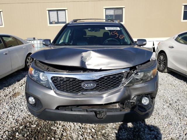 5XYKT3A6XCG305928 - 2012 KIA SORENTO BASE GRAY photo 5