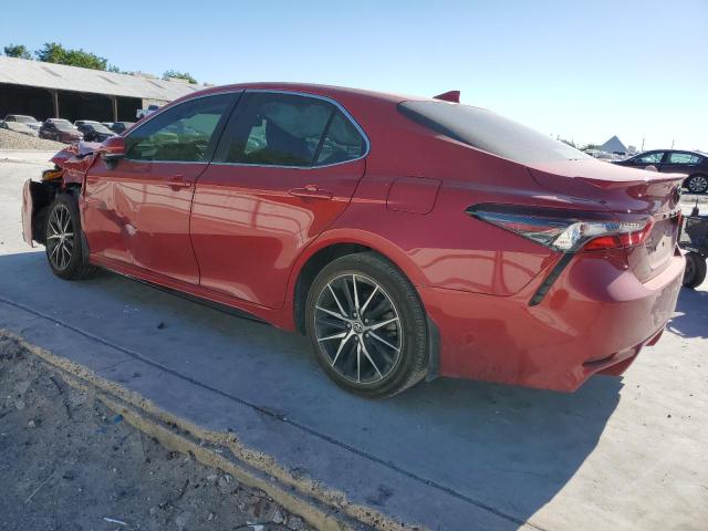 4T1T11AK7PU161976 - 2023 TOYOTA CAMRY SE NIGHT SHADE RED photo 2