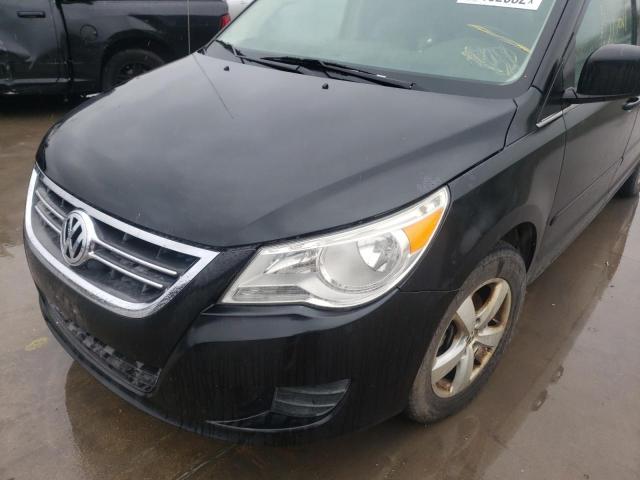 2V4RW3DG6BR670715 - 2011 VOLKSWAGEN ROUTAN SE BLACK photo 9