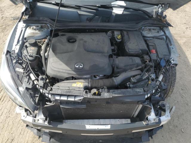 SJKCH5CP3JA056518 - 2018 INFINITI QX30 BASE Silber Foto 11