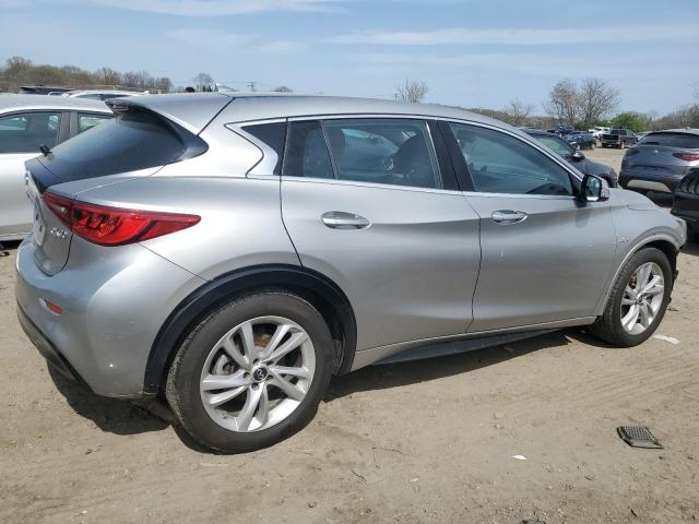 SJKCH5CP3JA056518 - 2018 INFINITI QX30 BASE Silber Foto 3