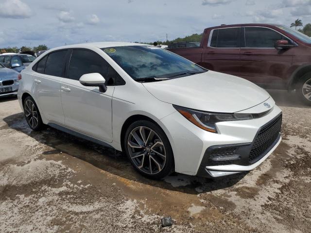 5YFS4RCE5LP042019 - 2020 TOYOTA COROLLA SE WHITE photo 4