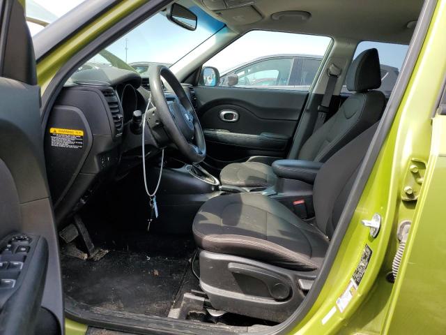 KNDJN2A22J7889684 - 2018 KIA SOUL GREEN photo 7