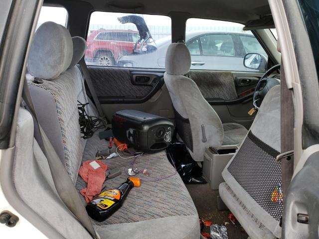 JF1SF655XWH701997 - 1998 SUBARU FORESTER S WHITE photo 10