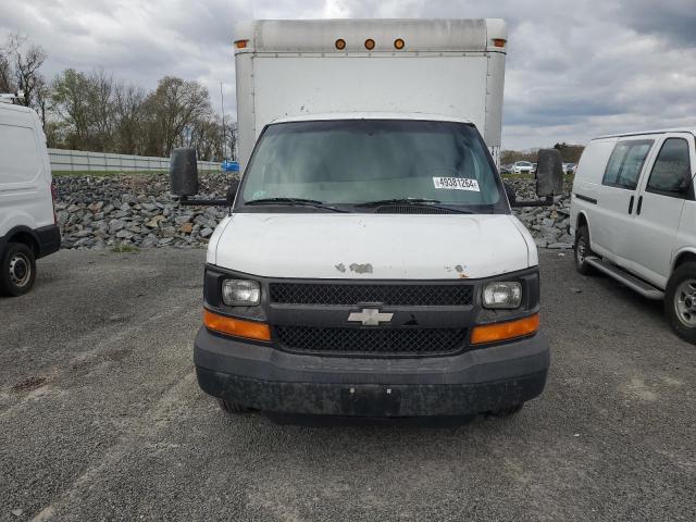 1GBHG31C181155417 - 2008 CHEVROLET EXPRESS G3 WHITE photo 5