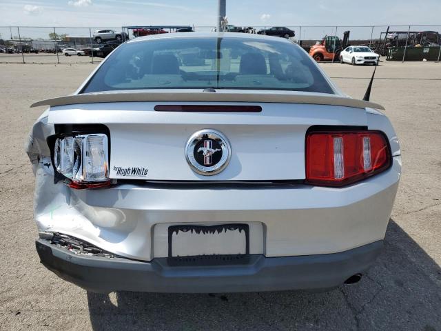 1ZVBP8AN4A5104294 - 2010 FORD MUSTANG SILVER photo 6