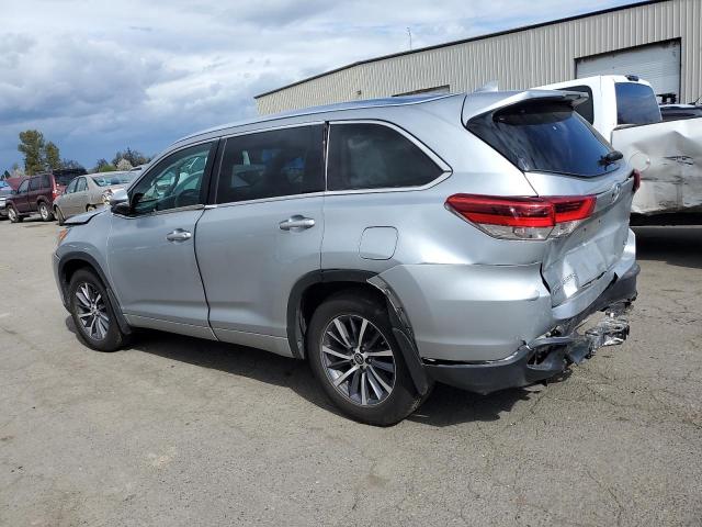 5TDJZRFH3HS416791 - 2017 TOYOTA HIGHLANDER SE SILVER photo 2