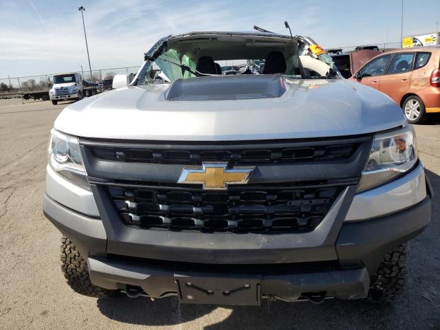 1GCGTEEN5J1277326 - 2018 CHEVROLET COLORADO ZR2 SILVER photo 5