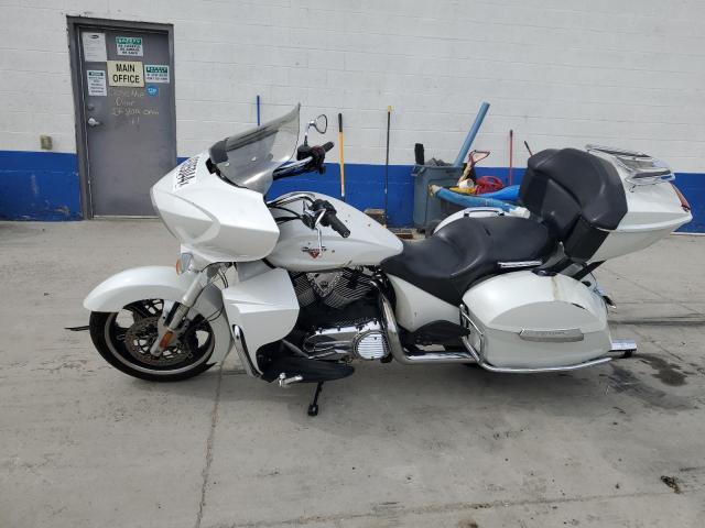 5VPTW36N0C3006126 - 2012 VICTORY MOTORCYCLES CROSS COUN TOUR WHITE photo 3