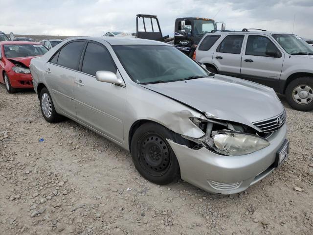 4T1BE32K85U070755 - 2005 TOYOTA CAMRY LE SILVER photo 4