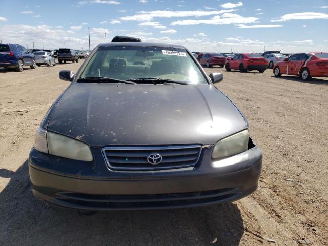 JT2BG22K110606965 - 2001 TOYOTA CAMRY CE GRAY photo 5