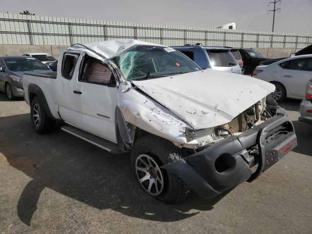 5TFTX4GNXBX001586 - 2011 TOYOTA TACOMA PRERUNNER ACCESS CAB WHITE photo 4