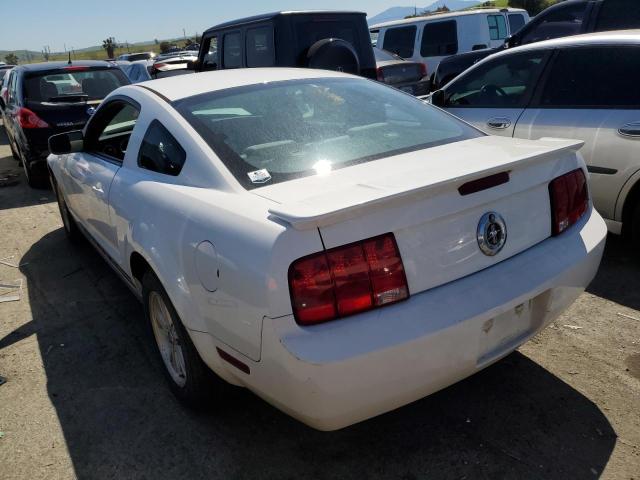 1ZVHT80N685189494 - 2008 FORD MUSTANG WHITE photo 2