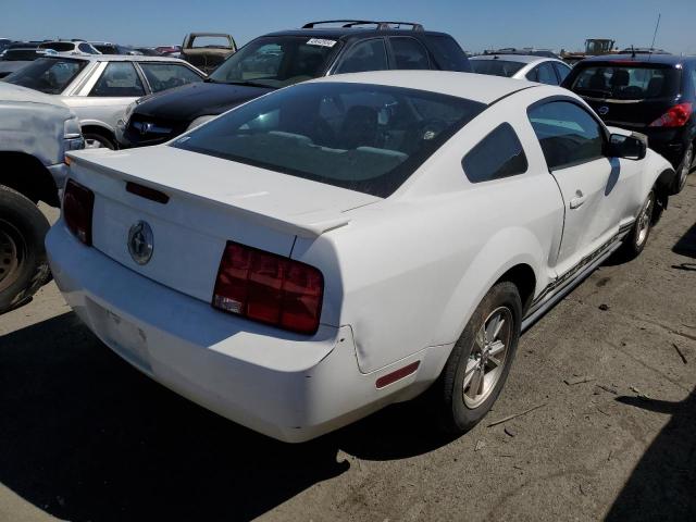 1ZVHT80N685189494 - 2008 FORD MUSTANG WHITE photo 3