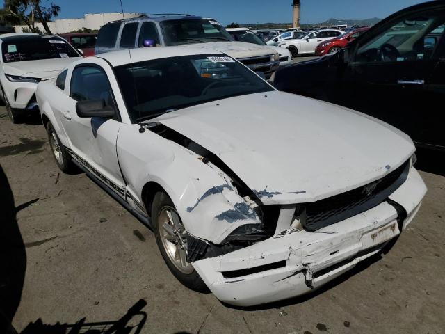 1ZVHT80N685189494 - 2008 FORD MUSTANG WHITE photo 4