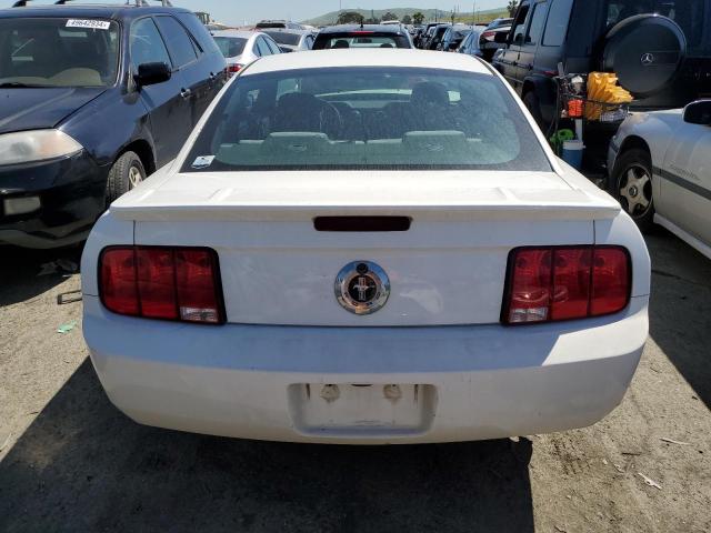 1ZVHT80N685189494 - 2008 FORD MUSTANG WHITE photo 6