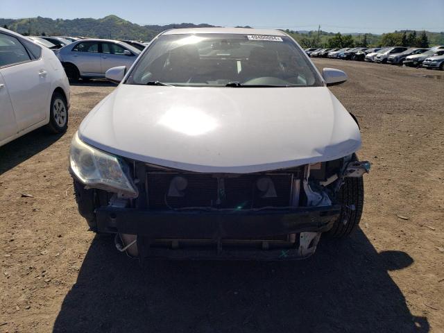 4T4BF1FK2DR278243 - 2013 TOYOTA CAMRY L WHITE photo 5