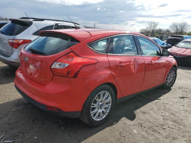 1FAHP3K24CL123484 - 2012 FORD FOCUS SE RED photo 3