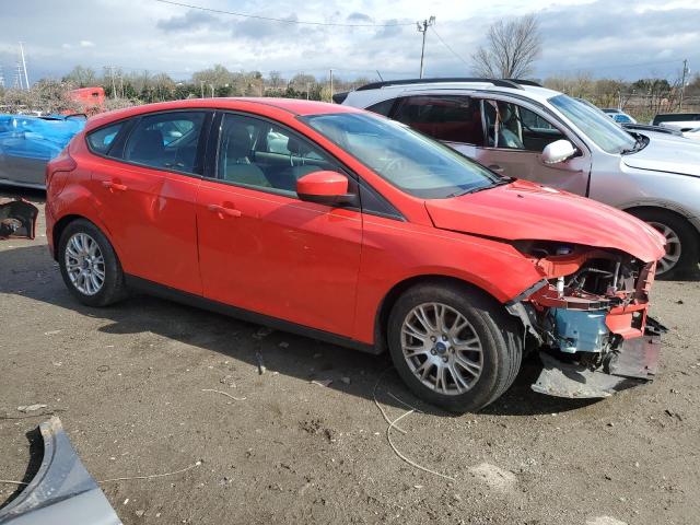 1FAHP3K24CL123484 - 2012 FORD FOCUS SE RED photo 4