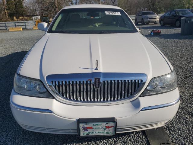 1LNHM81W74Y670799 - 2004 LINCOLN TOWN CAR EXECUTIVE Սպիտակ լուսանկար 5
