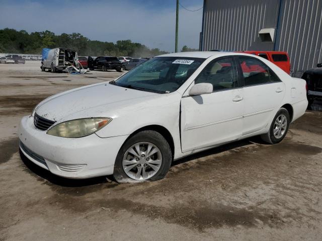 4T1BF32KX5U609597 - 2005 TOYOTA CAMRY LE WHITE photo 1