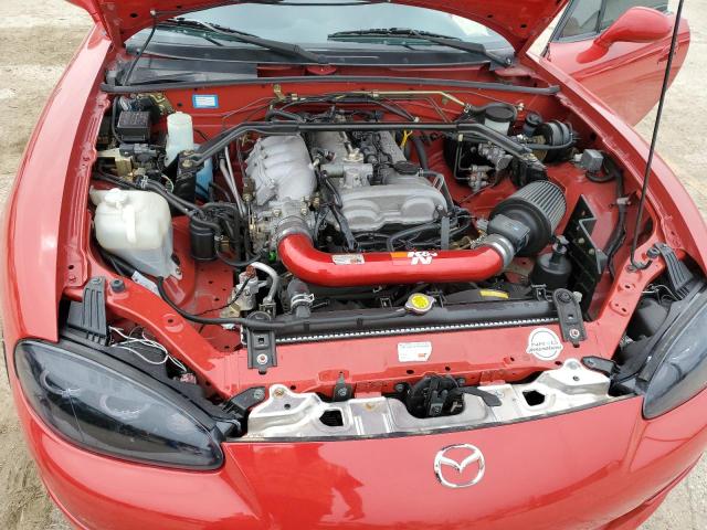 JM1NB353230308828 - 2003 MAZDA MX-5 MIATA BASE RED photo 11