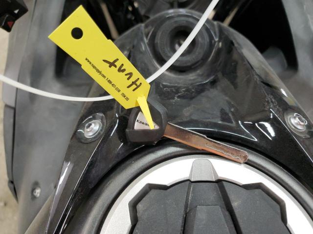 ML5EXER12RDAB3292 - 2024 KAWASAKI EX650 R GRAY photo 8