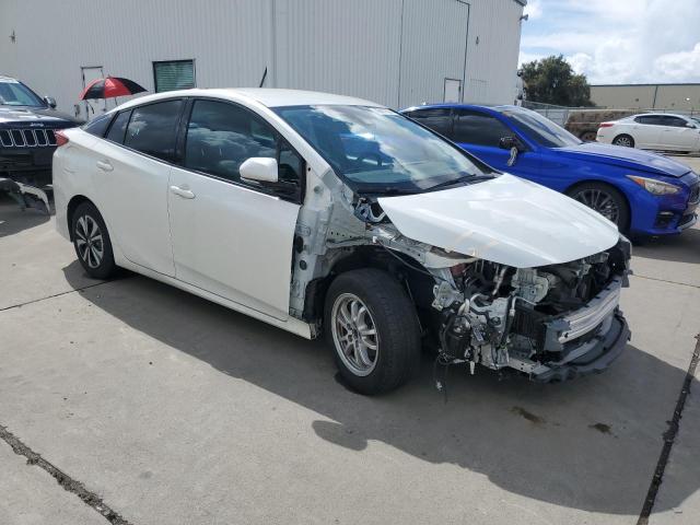 JTDKARFP4H3062249 - 2017 TOYOTA PRIUS PRIM WHITE photo 4
