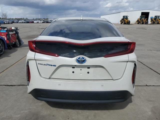 JTDKARFP4H3062249 - 2017 TOYOTA PRIUS PRIM WHITE photo 6