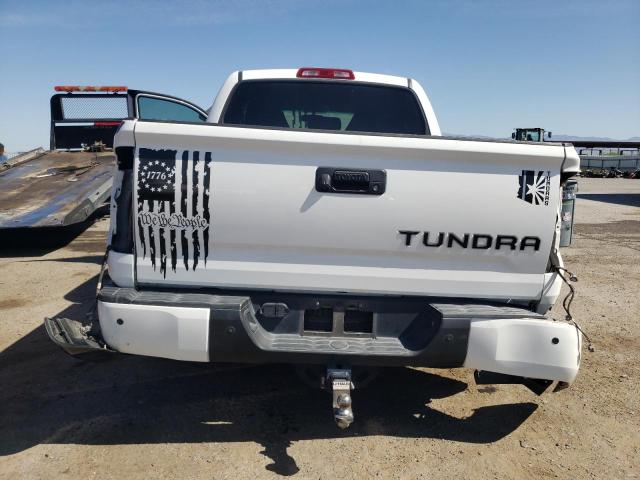 5TFEW5F13HX225596 - 2017 TOYOTA TUNDRA CREWMAX SR5 WHITE photo 6