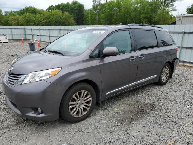 5TDYK3DC8FS638733 - 2015 TOYOTA SIENNA XLE GRAY photo 1