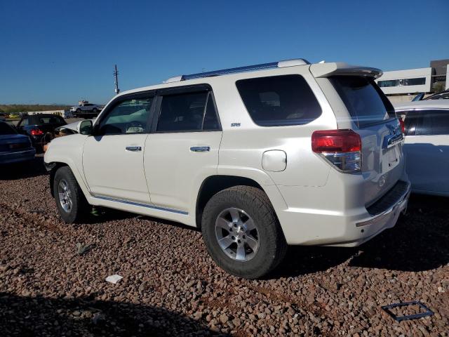 JTEBU5JR1D5134561 - 2013 TOYOTA 4RUNNER SR5 WHITE photo 2