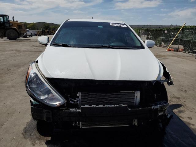 KMHCT5AEXHU335228 - 2017 HYUNDAI ACCENT SE WHITE photo 5