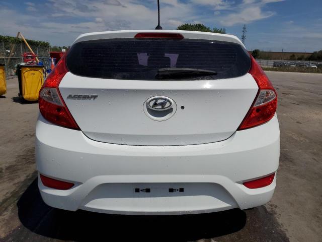 KMHCT5AEXHU335228 - 2017 HYUNDAI ACCENT SE WHITE photo 6