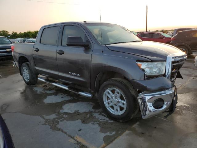 5TFEM5F11DX057859 - 2013 TOYOTA TUNDRA CREWMAX SR5 GRAY photo 4