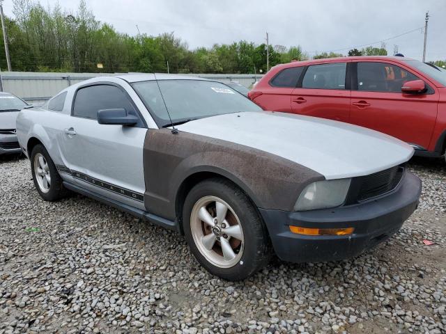 1ZVFT80N975259883 - 2007 FORD MUSTANG SILVER photo 4