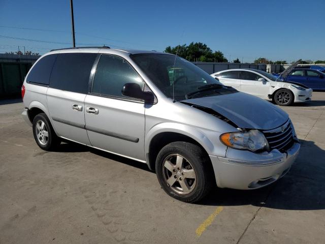 1D4GP45R45B166755 - 2005 DODGE CARAVAN SXT SILVER photo 4