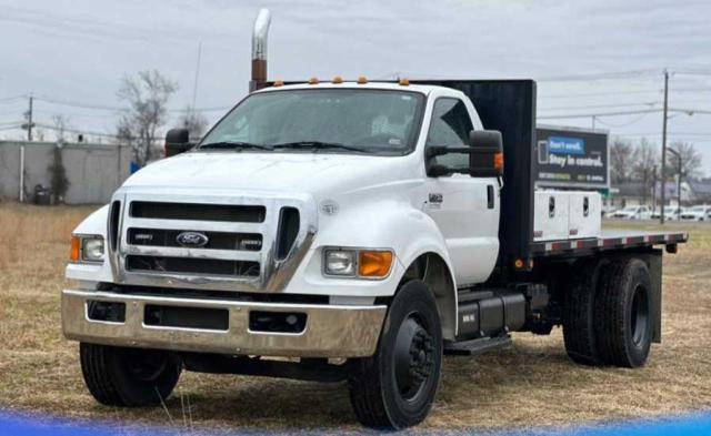 3FRWF7FK4FV667215 - 2015 FORD F750 SUPER DUTY WHITE photo 2