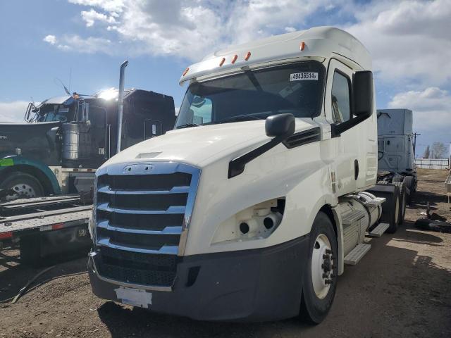 3AKJHHFGXKSKX8869 - 2019 FREIGHTLINER CASCADIA 1 WHITE photo 2