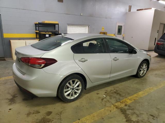 3KPFL4A75HE131979 - 2017 KIA FORTE LX SILVER photo 3