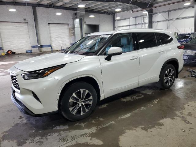 2022 TOYOTA HIGHLANDER XLE, 